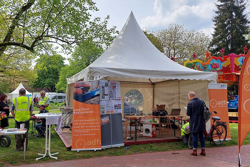 ADFC-Stand bei Halterner Outdoor- und Fahrradtagen 6.-7.5.2023 ADFC-Stand bei Halterner Outdoor- und Fahrradtagen 6.-7.5.2023