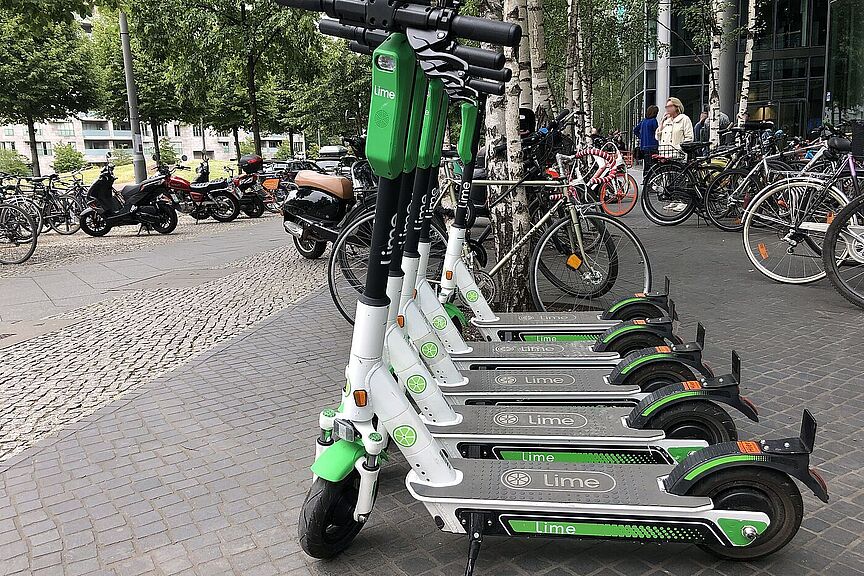 E-Scooter in Berlin Parkende E-Scooter