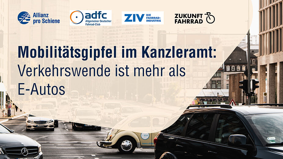 Mobilitätsgipfel im Kanzleramt Folie mit Übersicht der Verbände und Autos im Hintergrund