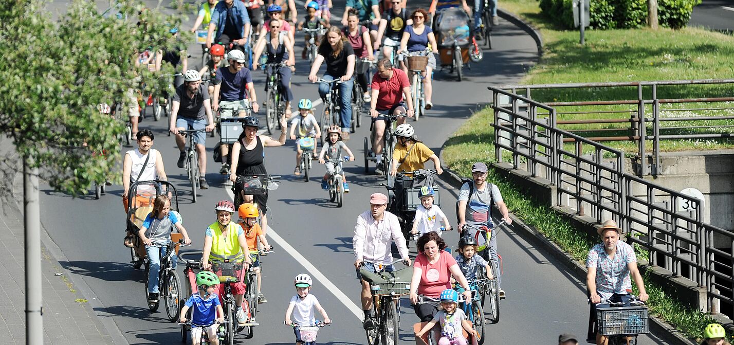 Kidical Mass: Kinder und Familien fordern sichere Straßen für alle Kidical Mass: Kinder und Familien fordern sichere Straßen für alle
